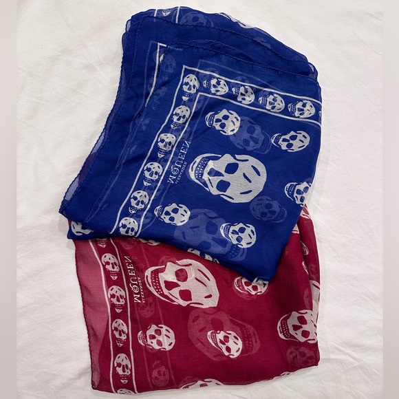 Authentic Alexander McQueen Silk Skull Scarf - Picture 5 of 5